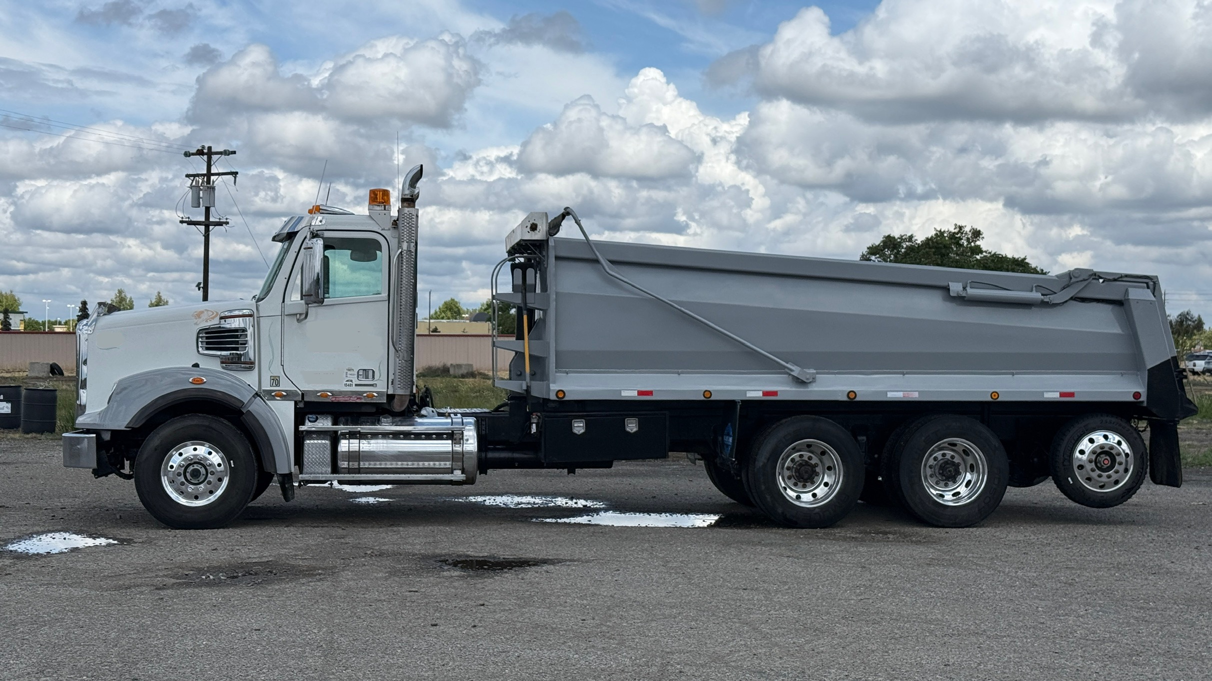 2012 FREIGHTLINER 122SD Super Tag